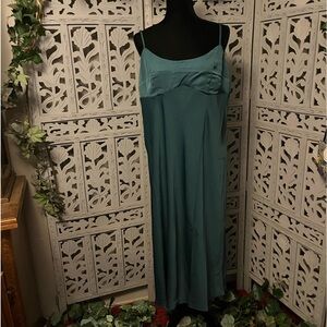 NWT! A.NEW.DAY FABULOUS COUTURE EMERALD GREEN SPAGHETTI STRAP MIDI DRESS